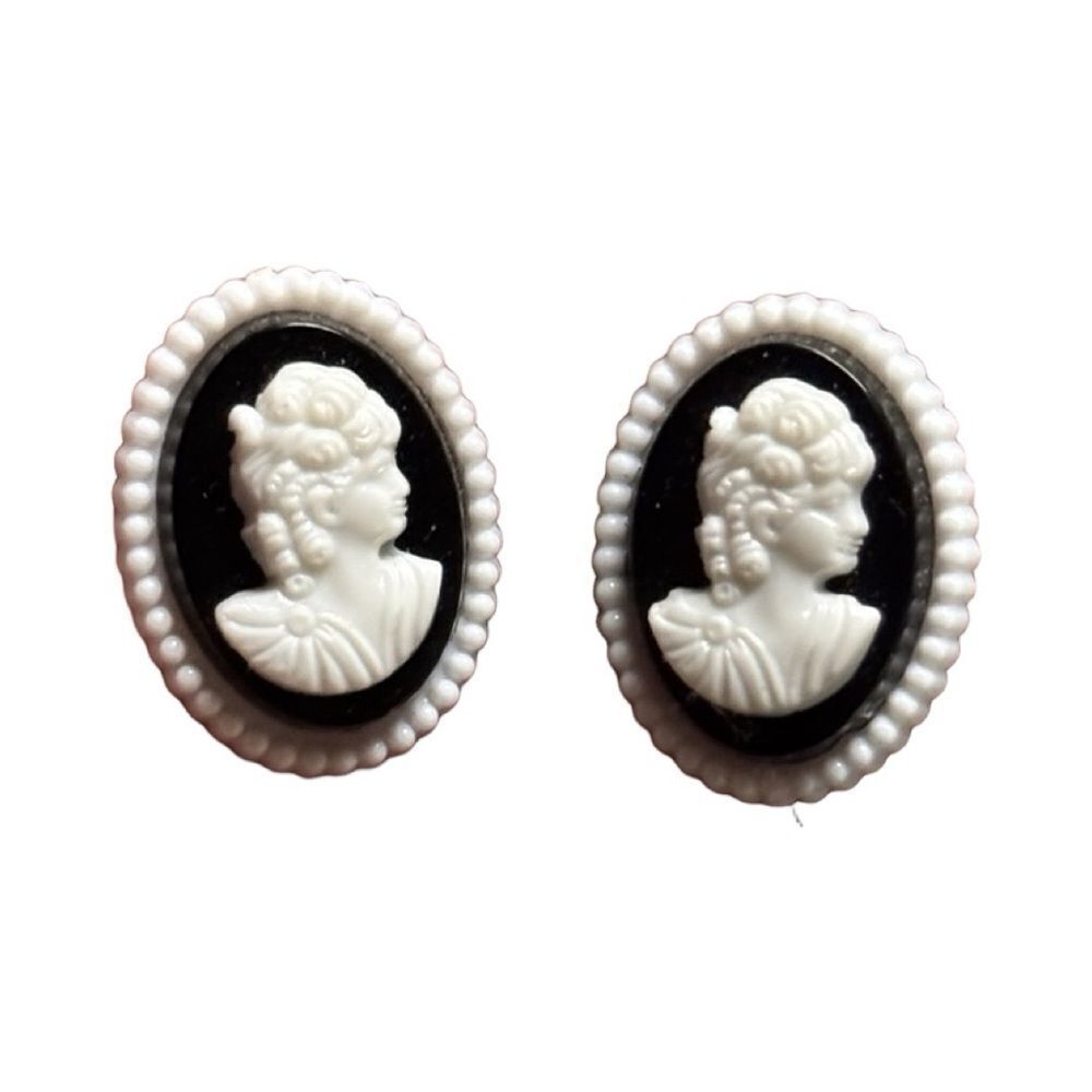 Earrings – Vintage Black & White Cameo Stud Earrings